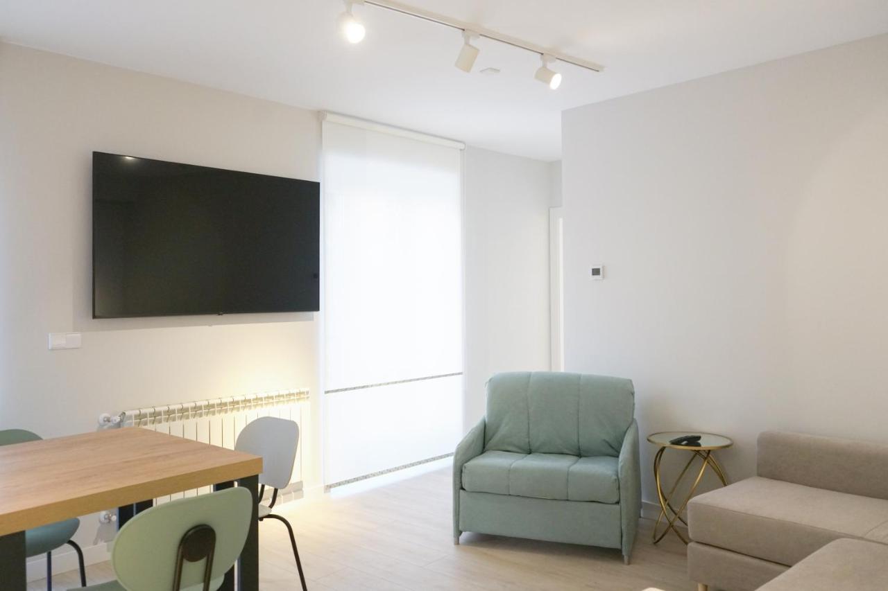 Apartamentos La Flora Burgos Todos Con Aire Acondicionado Y Ascensor Eksteriør bilde